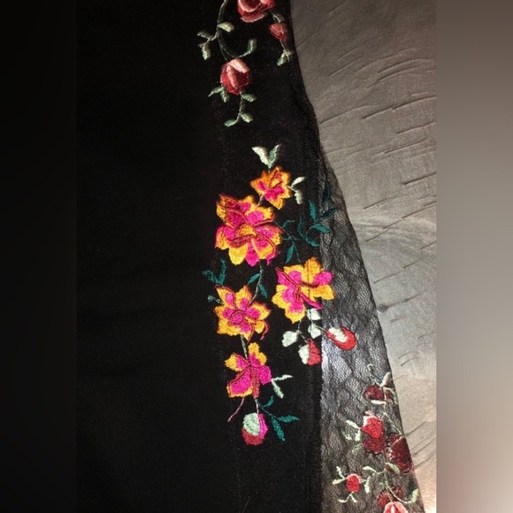 We The Free People JEANS NIGHT SHADE BLACK FLORAL EMBROIDERED Flare WESTERN 26 - Picture 5 of 6